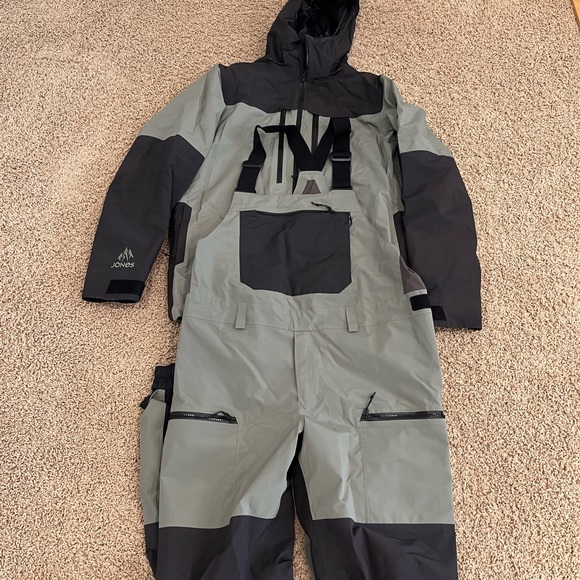 Jones Mtn Surf Jacket + Bibs Mens Medium Fern Green
